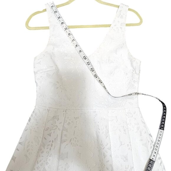 White Lace Sleeveless V-Neck Fit & Flare Dress Size 5 By Crystal Doll - Picture 12 of 12